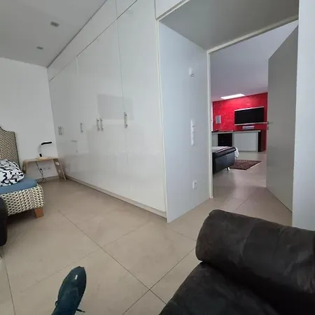 Villa Bungalow, Uneinsehbar, 8 Personen Maximal, 3 Personen Oben, 5 Unten *