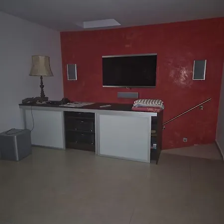 Bungalow, Uneinsehbar, 8 Personen Maximal, 3 Personen Oben, 5 Unten Villa Eschborn
