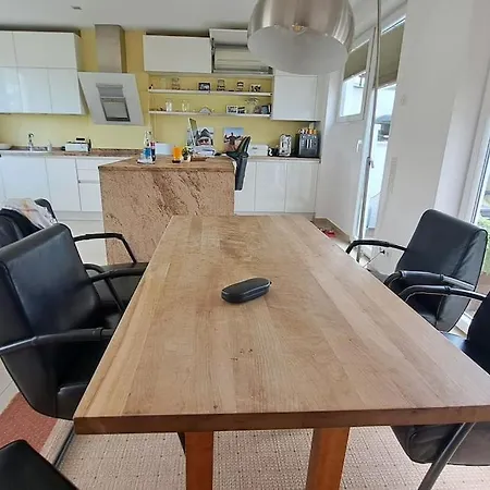 Bungalow, Uneinsehbar, 8 Personen Maximal, 3 Personen Oben, 5 Unten וילה אסכבורן