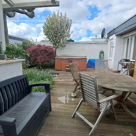 빌라 Bungalow, Uneinsehbar, 8 Personen Maximal, 3 Personen Oben, 5 Unten *